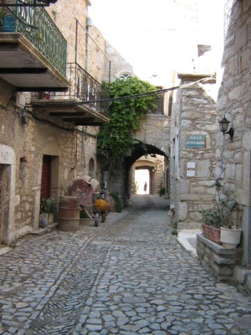 De smalle straatjes en poortjes in Mesta